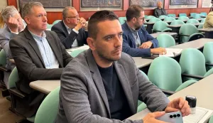 U Vinkovcima je danas održana Koordinacija načelnika, gradonačelnika i župana Vukovarsko-srijemske županije, a jedna od glavnih tema sastanka bila je problematika skore najezde komaraca, koja je posljednjih tjedana posebno izražena na području najistočnije županije.