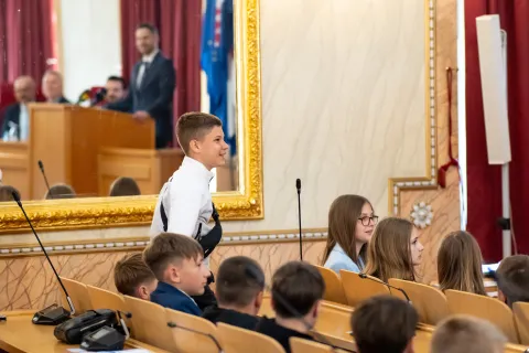 Osijek, 14. 5. 2026., Sjednica gradskog vijećagradsko vijeće; dječje vijeće; vjećnici; gradonačelnik; sjednica; djeca; &scaron;kolarci