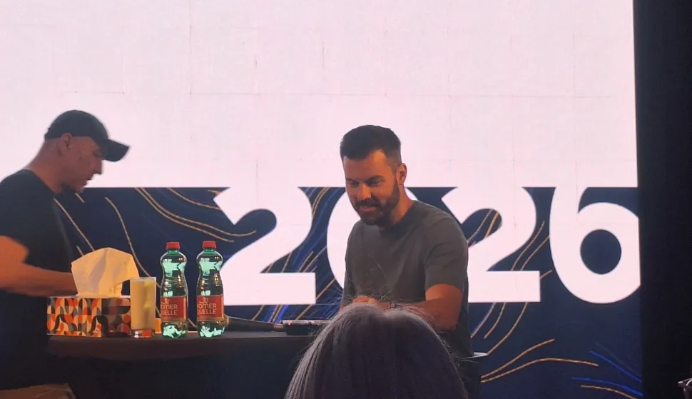 Mislim da bi se jako malo ljudi mijenjalo za moj život, za mojih zadnjih 16 godina. Nemam potrebu se dokazivati. Ima drugih stvari u životu koje jo&scaron; želim ostvariti", rekao je Mate Rimac, CEO Bugatti Rimca na ovogodi&scaron;njem 19. Job Fairu održanom ovaj tjedan u Zagrebu u sklopu programa Hot Talk u kojem je odgovarao na razna pitanja i pritom konzumirao hranu s umacima različitih ljutina koji su simbolično predstavljali razinu zanimljivosti pitanja. 