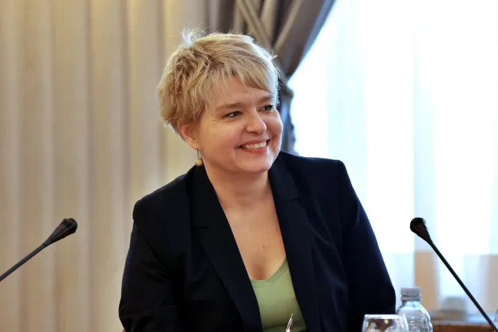 MAGAZIN KURATKO PANI Moju fotografiju potrebno je potpisati @Dražen Kopač
