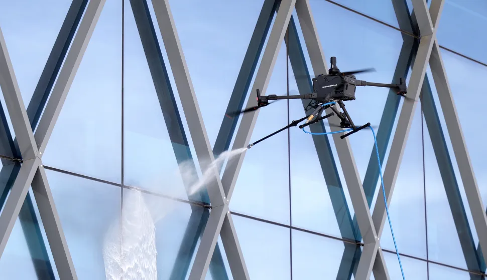 Osijek, 15. 05. 2026., GC, OSIJEK DRON EXPO, drugi dan, sajam, demostracija opreme, dron, pranje fasada; pranje staklenih povr&scaron;ina; DronovaSNIMIO BRUNO JOBST