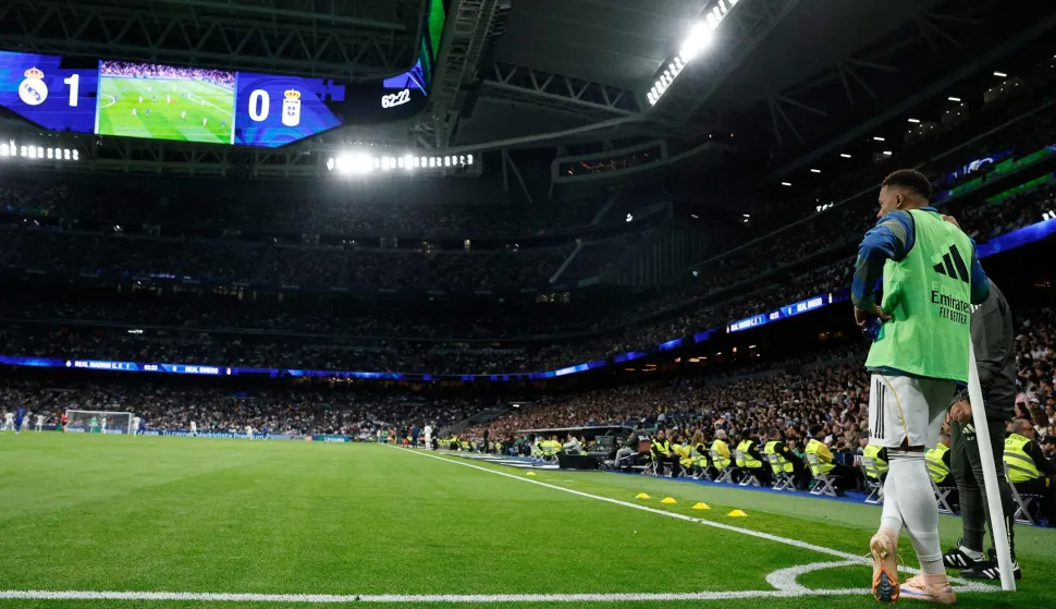 Real Madrid's French forward #10 Kylian Mbappe watches the game from the corner as he warms up during the Spanish league football match between Real Madrid CF and Real Oviedo at Santiago Bernabeu Stadium in Madrid on May 14, 2026. (Photo by Oscar DEL POZO/AFP)