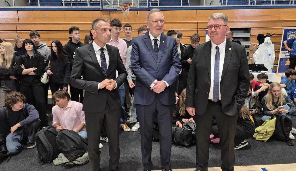 Čakovec, 15.05.2026. - Potpredsjednik vlade i ministar unutarnjih poslova Davor Božinović u petak je sudjelovao na Danu otvorenih vrata Policijske uprave međimurske u Čakovcu te poručio da ga raduje &scaron;to zanimanje za posao policijskog službenika ne pada, već raste. foto HINA/ Sini&scaron;a KALAJDŽIJA/ tm