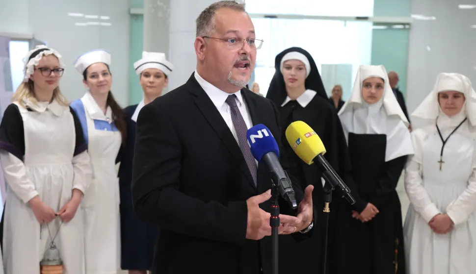 Zagreb,15.05.2026 - Hrvatska komora medicinskih sestara organizirala je 4. Kongres hrvatskog sestrinstva, koji je okupio medicinske sestre i tehničare, stručnjake iz zdravstvenog sustava, predstavnike obrazovnih institucija te brojne predavače. Na fotografiji predsjednik HKMS-a Mario Gazić.foto HINA/ Denis CERIĆ /dc