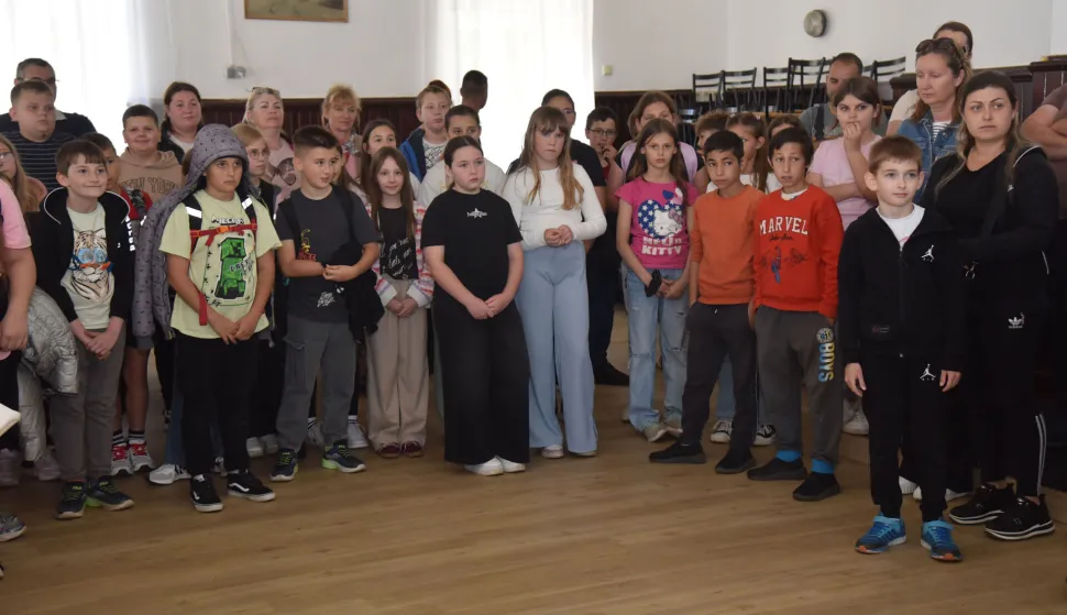 Općina učenike darovala s 34 laptopa i 44 bicikla