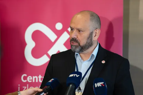Osijek, 15. 5. 2026., Psihosocijalni aspekti suvremenog roditeljstvaTomislav Ramljak; Suvremeno roditeljstvo; psihosocijalni aspekti; centar za zlostavljanu djecu; CSI; roditeljstvo