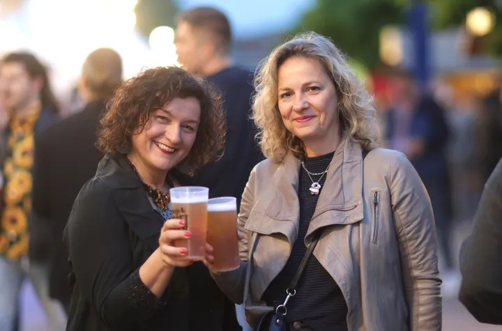 Osijek, 15. 05. 2026., Sunčana ulica, Craft beer festival, 10. Craft beer festival, Marija Vukelić; Ivana JurićSNIMIO BRUNO JOBST