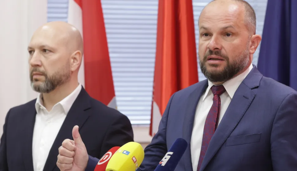 Zagreb,16.05.2026 - Održana je Izborna konvencija SDP-a Zagrebačke županije.Predsjednik SDP-a Sini&scaron;e Hajda&scaron; Dončić i predsjednik SDP-a Zagrebačke županije Mihael Zmajlović dali su izjave za medije. Foto HINA/Tomislav Pavlek/tp