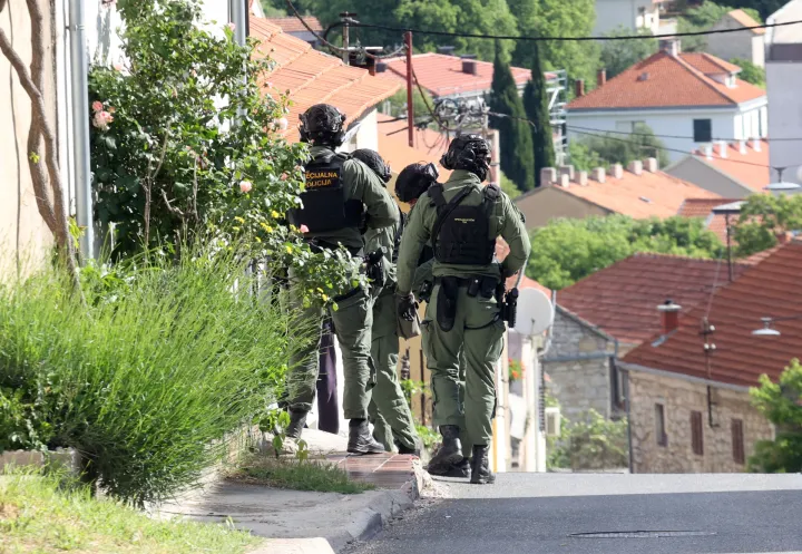 17.05.2026., Drnis - Muskarac je pucanjem iz vatrenog oružja u subotu navecer na terasi obiteljske kuce ustrijelio 19-godisnjeg hrvatskog drzavljanina koji je potom od zadobivenih ozljeda preminuo. Photo: Dusko Jaramaz/PIXSELL
