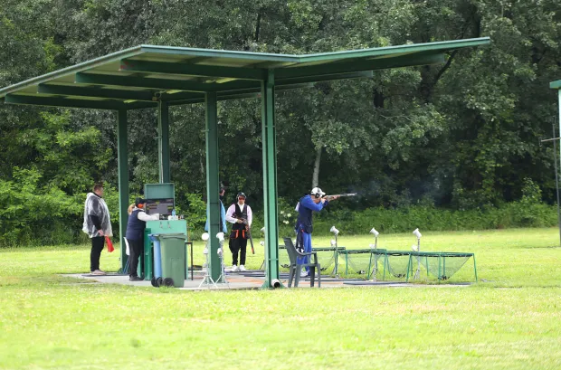 Drugi natjecateljski dan i drugo hrvatsko srebro na U18 Europskom prvenstvu u disciplini trap, koje do utorka traje na osječkom Pampasu. 