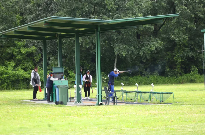 Drugi natjecateljski dan i drugo hrvatsko srebro na U18 Europskom prvenstvu u disciplini trap, koje do utorka traje na osječkom Pampasu. 