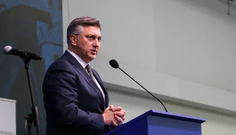 MOSTAR, 8. travnja 2025. (Hina) - Premijer Andrej Plenković osudio je u utorak u Mostaru secesionističke poteze koji bi vodili destabilizaciji Bosne i Hercegovine očito aludirajući na krizu u kojoj vlasti entiteta Republike Srpske negiraju institucije te zemlje.
