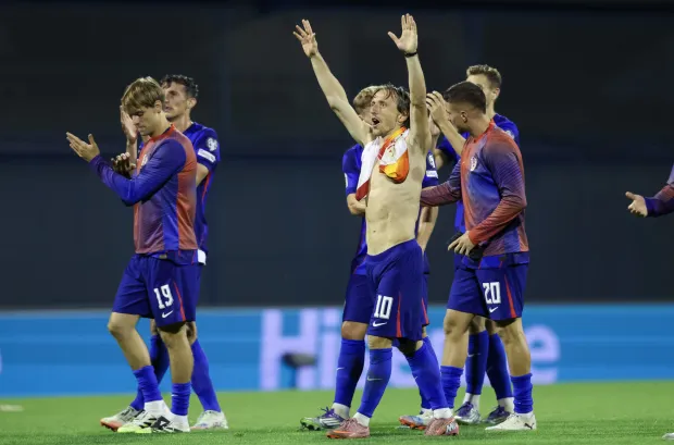 Zagreb, 08.09.2025 - Kvalifikacijska utakmica skupine L za odlazak na Svjetsko nogometno prvenstvo 2026. Hrvatska - Crna Gora. Na slici hrvatski igrači slave pobjedu, Luka Modrić, Franjo Ivanović, Borna Sosa.foto HINA/ Damir SENČAR/ ds