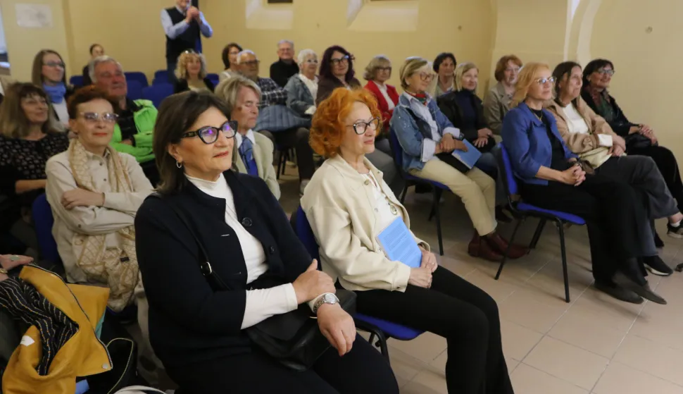 Osijek, 19. 05. 2026, Klub knjižare Nova. Promocija knjige Dubravke Miljković, "Djed i baka u živaotu unuka - Unuci u životu djeda i bake".snimio GOJKO MITIĆ