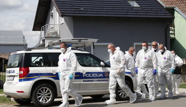 Tenja, 03. 09. 2025., Ulica Matije Vlačića 80, ubojstvo, policija, očevid, forenzičari; forenzicar; ilustracijaSNIMIO BRUNO JOBST