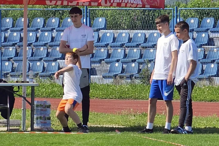 bacanje loptice 