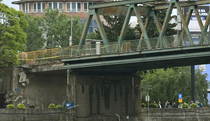 Stara Gradi&scaron;ka, 19.05.2026.- Uru&scaron;io se dio mosta preko Save u Staroj Gradi&scaron;ki. Promet preko graničnog prijelaza je obustavljen za sve kategorije vozila. foto HINA/ ml
