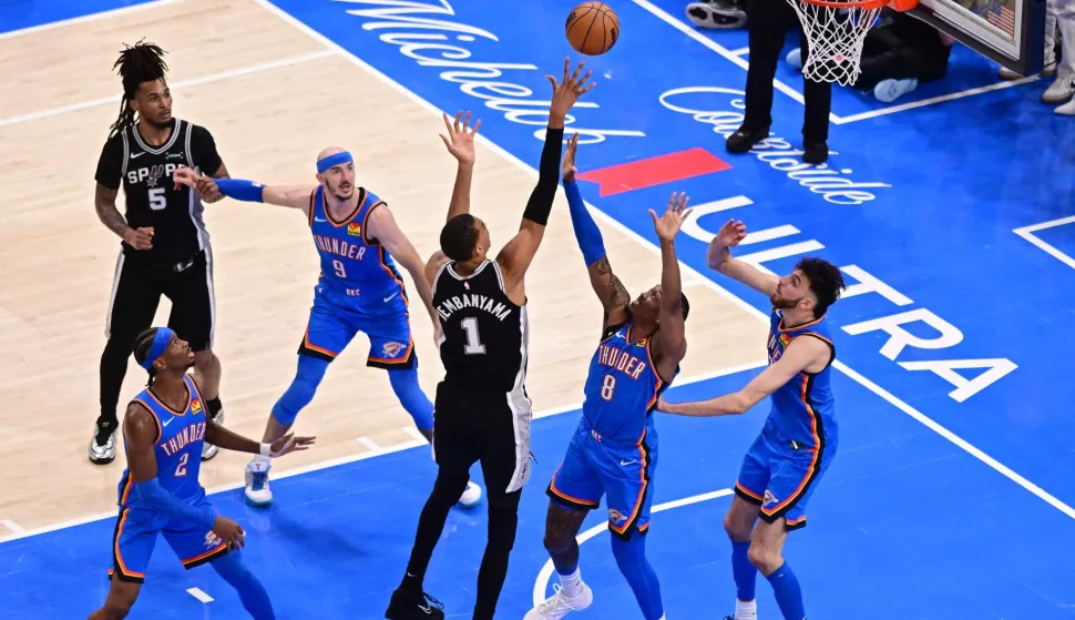OKLAHOMA CITY, OKLAHOMA - MAY 18: Victor Wembanyama #1 of the San Antonio Spurs shoots the ball against Jalen Williams #8 and Chet Holmgren #7 of the Oklahoma City Thunder during the fourth quarter in Game One of the NBA Western Conference Finals at Paycom Center on May 18, 2026 in Oklahoma City, Oklahoma. NOTE TO USER: User expressly acknowledges and agrees that, by downloading and or using this photograph, User is consenting to the terms and conditions of the Getty Images License Agreement. Joshua Gateley/Getty Images/AFP (Photo by Joshua Gateley/GETTY IMAGES NORTH AMERICA/Getty Images via AFP)