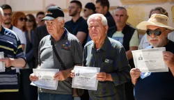 ZADAR - 19.05.2026 - Tihi prosvjed "19 minuta &scaron;utnje za Luku" održan ispred Županijskog suda Zadar povodom tragedije ubojstva Luke MIlovca u Drni&scaron;u