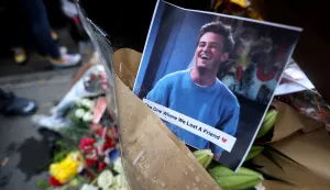 FILE PHOTO: A makeshift memorial for actor Matthew Perry, the wise-cracking co-star of the 1990s hit television sitcom "Friends," who was found dead at his Los Angeles home October 28, is pictured on Bedford Street in Manhattan in New York City, U.S., October 30, 2023. REUTERS/Mike Segar/File Photo Photo: MIKE SEGAR/REUTERS
