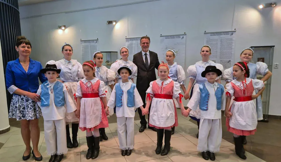 Bratislava, 20.5.2026.- Predsjednik Hrvatskoga sabora Gordan Jandrokovi? tijekom boravka u Slova?koj posjetio je slova?ke Hrvate u Devinskom Novom Selu. U sklopu posjeta Muzeju kulture Hrvata, sastao se s predstavnicima hrvatske nacionalne manjine u Slova?koj Republici.foto HINA/ Hrvatski sabor/ ua