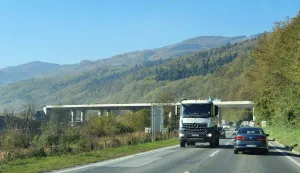 Bosna i Hercegovina, BiH, ilustracija, slobodnjak, koridor 5c, Vc, autocesta, prometnica, izgradnja, gradnja, radovi, radnicisnimljeno mobitelom iz automobila u vožnjilistopad 2022.Mario Mihaljević