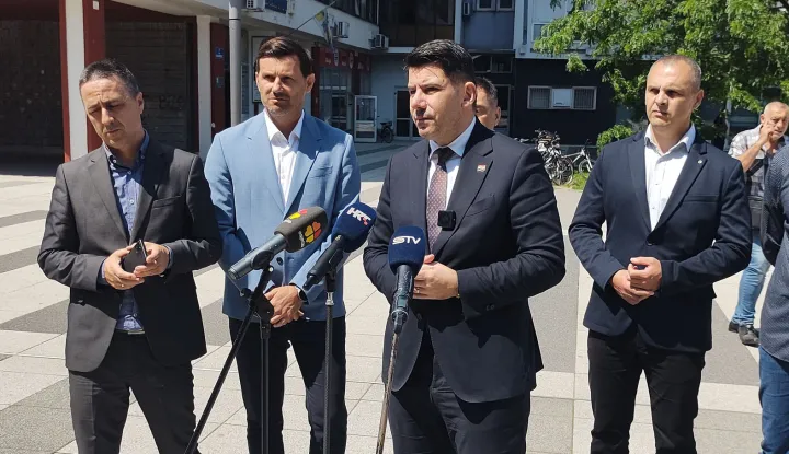 Saborski zastupnik i predsjednik Mosta Nikola Grmoja održao je u petak u Osijeku konferenciju za novinare na kojoj je komentirao stanje u hrvatskom pravosuđu.