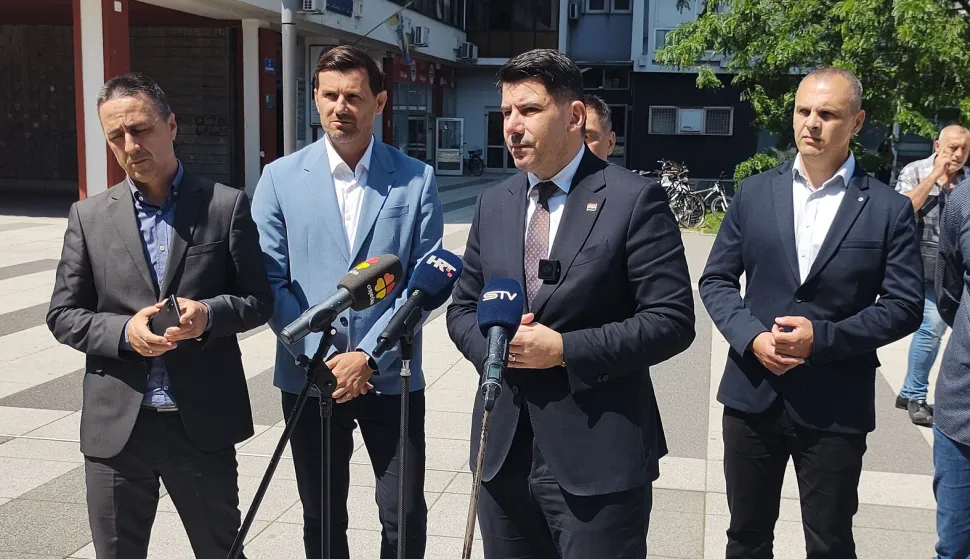 Saborski zastupnik i predsjednik Mosta Nikola Grmoja održao je u petak u Osijeku konferenciju za novinare na kojoj je komentirao stanje u hrvatskom pravosuđu.