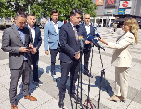 Saborski zastupnik i predsjednik Mosta Nikola Grmoja održao je u petak u Osijeku konferenciju za novinare na kojoj je komentirao stanje u hrvatskom pravosuđu.