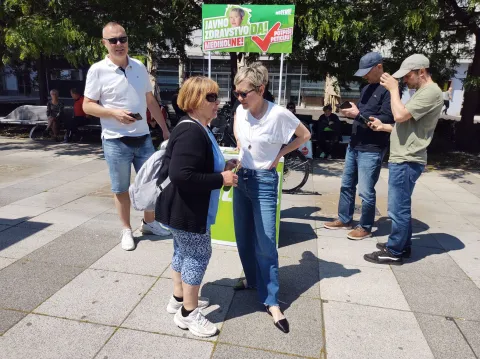 Stranka Možemo! i saborska zastupnica Ivana Kekin u petak su iz Osijeka započeli kampanju pod nazivom "Javno zdravstvo Da, Medikol NE!" prikupljanjem potpisa i razgovorom s građanima.