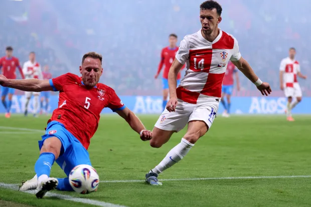 Prag, 09.10.2025 - Utakmica kvalifikacija za Svjetsko nogometno prvenstvo Če&scaron;ka - Hrvatska na Fortune stadionu u Pragu. Na slici Vladimir Coufal, Ivan Peri&scaron;ić.foto HINA/ Damir SENČAR/ ds