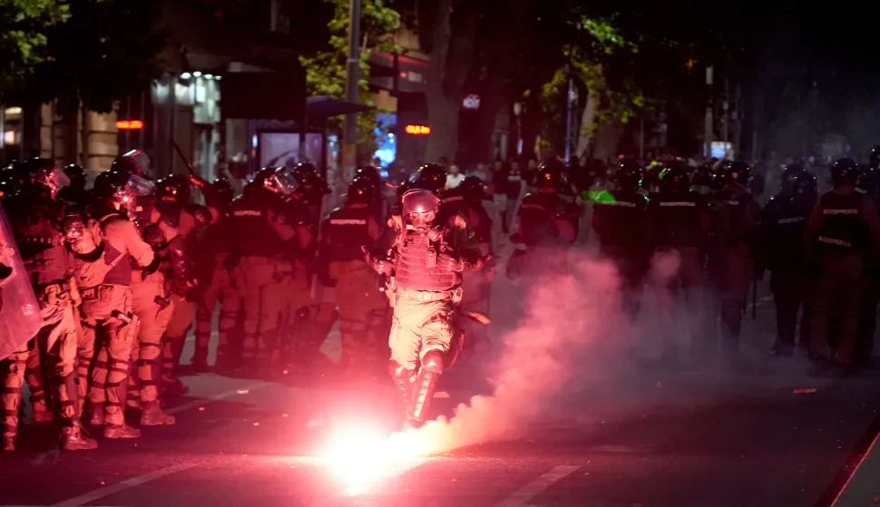 23, May, 2026, Belgrade - There were incidents near Pionirski Park when a group of demonstrators threw bottles, flares and cannon shots in the direction of Pionirski Park, and then the intervention of members of the Gendarmerie and the Police Brigade succeeded. Photo: Antonio Ahel/ATAImages23, maj 2026, Beograd - Kod Pionirskog parka doslo je do incidenata kada je grupa demonstranta bacila flase, baklje i topovske udare u pravcu Pionirskog parka, a potom je uspedila interverncija pripadnika Zandarmerija i Policijske brigade. Photo: Antonio Ahel/ATAImages Photo: Antonio Ahel/ATAImages/PIXSELL