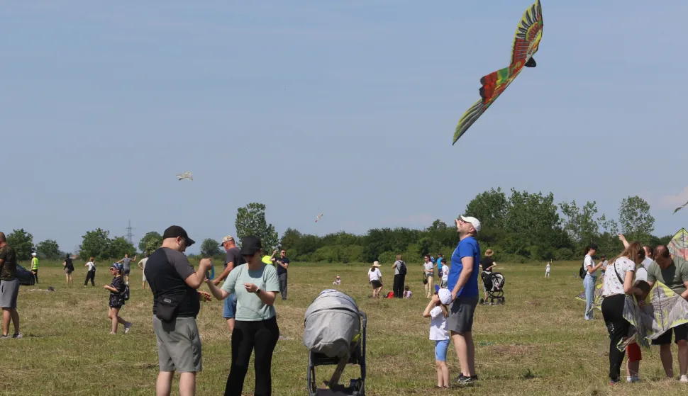 Osijek 24. 05. 2026, Sportsak zračna luka Čepin, Zmajevi nad gradom. Tradicionalna zmajada.snimio GOJKO MITIĆ