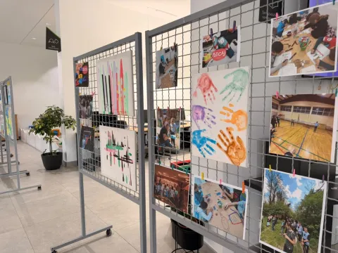 Izložba dječjih radova - ekspresivna art terapija