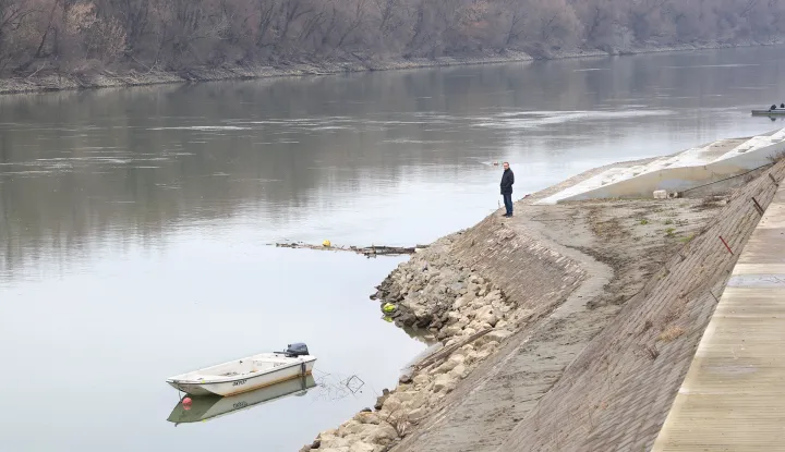 Osijek, 07. 01. 2025., Drava, nizak vodostaj, zima, foto&scaron;etnjaSNIMIO BRUNO JOBST