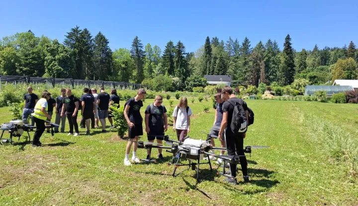 Vara?din, 26.5.2026.- Digitalizacija poljoprivrede klju?ni je korak za rast konkurentnosti poljoprivrede, istaknuto je u utorak na Demonstracijskom danu precizne poljoprivrede u organizaciji tvrtke Agrigentum - Digital Agro i Srednje ?kole "Arboretum Opeka? - Regionalni centar kompetentnosti u poljoprivredi, iz Mar?ana kod Vara?dina. foto HINA/ Tanja Perni?ka/ ua