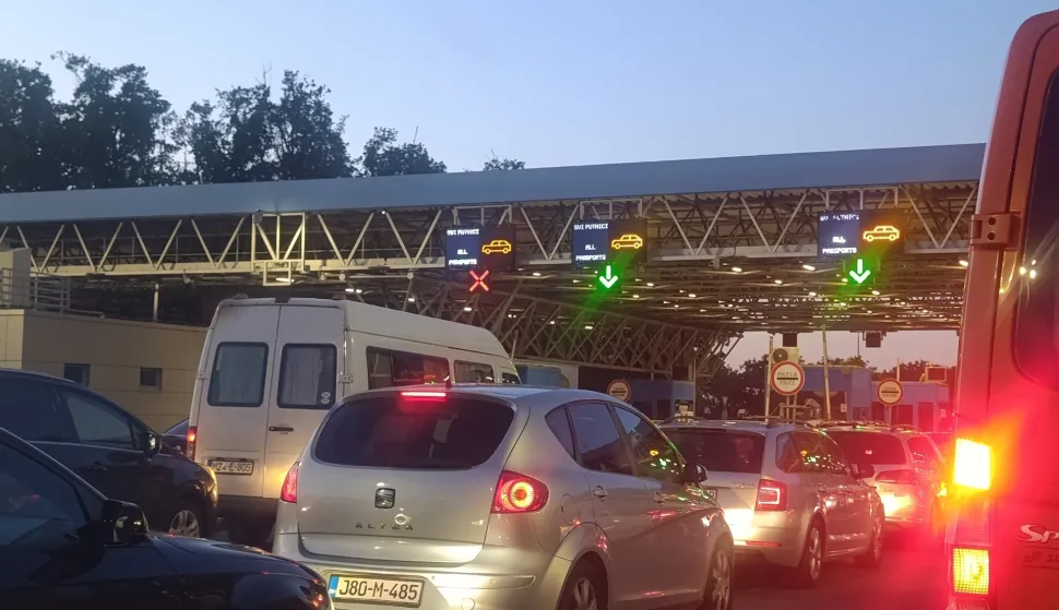 Vikendom su česte gužve na graničnom prijelazu Županja, travanj 2026.foto: Marija Le&scaron;ić Omerović