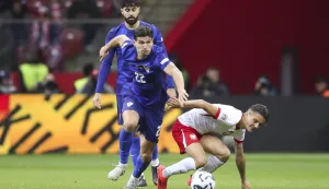 Var&scaron;ava, 15.10.2024 - Utakmica 4. kola Lige nacija između reprezentacija Poljske i Hrvatske na stadionu Narodowy u Var&scaron;avi. Na slici Igor Matanović, Jo&scaron;ko Gvardiol.foto HINA/ Danijel KASAP/ ds