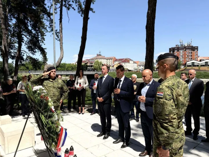odavanje počasti hrvatskim braniteljima