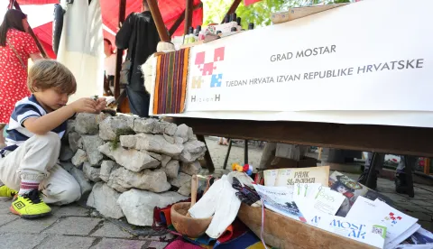 Zagreb,28.05.2026 -U sklopu Tjedna Hrvata izvan Republike Hrvatske na Europskom trgu u Zagrebu održana je "&Scaron;etnica kulture Hrvata izvan Republike Hrvatske" - ma kojoj je predstavljena bogata kulturna i tradicijska ba&scaron;tina Hrvata izvan Republike Hrvatske kroz glazbeni, edukativni i zabavni program.Foto HINA/Tomislav Pavlek/tp