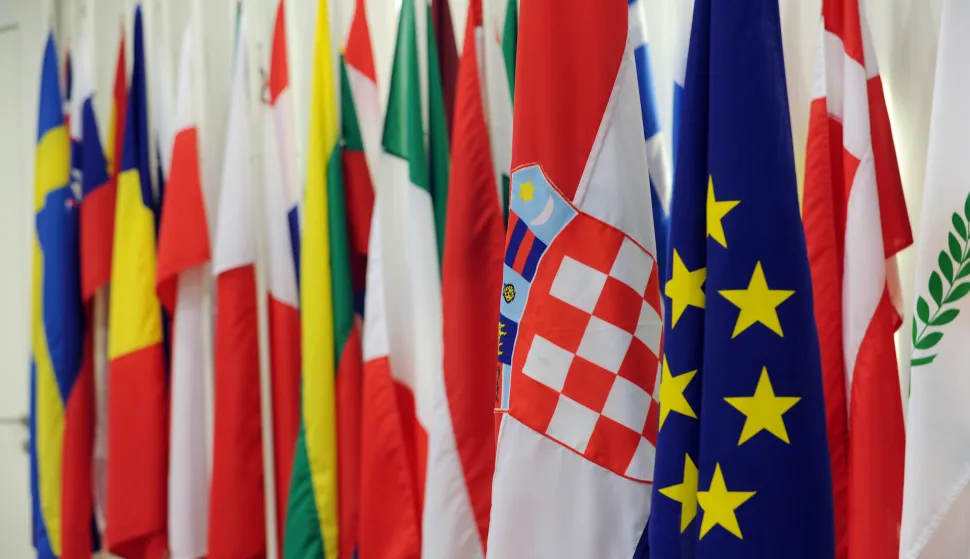 Zagreb, 28.03.2018 (novosti) - Hrvatska se priprema za predsjedanje EU-om, zastave, ilustracije, uz tekst I.Frlanfoto Davor Kovacevicnovosti