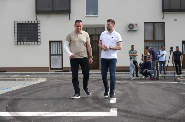 Osijek, 31. 05. 2026., Ulica Hrvatske republike 41-43, nova parkirali&scaron;na mjesta, novi parking, novo parkirali&scaron;te, obilazak, Igor Pandžić; Ivan RadićSNIMIO BRUNO JOBST