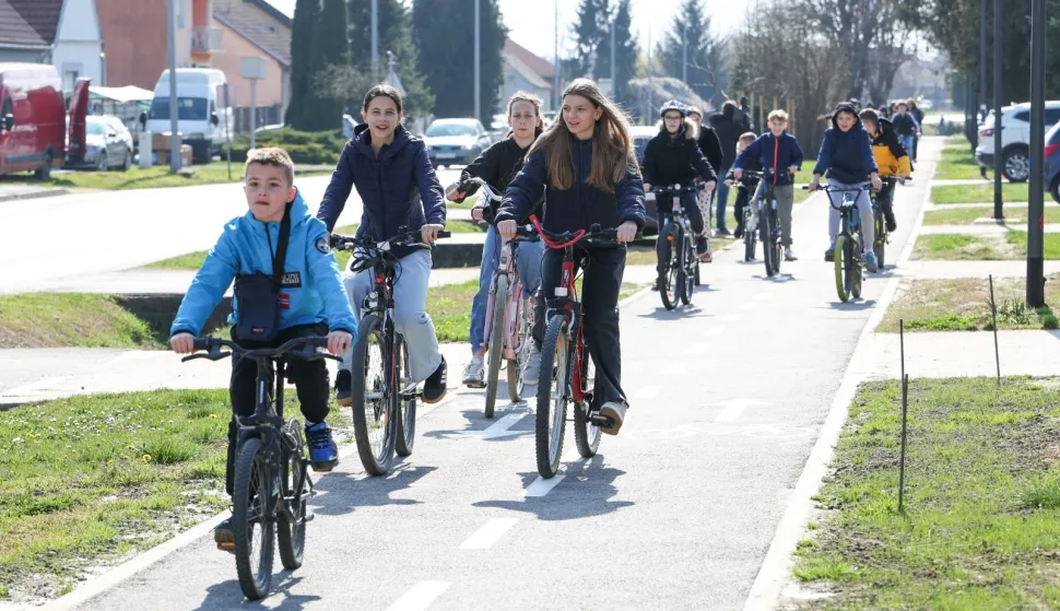 Osijek je zavr&scaron;io izgradnju vi&scaron;e od devet kilometara novih biciklističkih i biciklističko-pje&scaron;ačkih staza, čime su gradski kvartovi i prigradska naselja postali bolje povezani, a kretanje biciklista i pje&scaron;aka sigurnije.