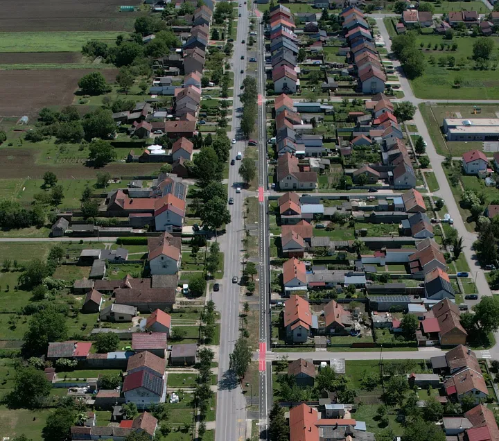 Osijek je zavr&scaron;io izgradnju vi&scaron;e od devet kilometara novih biciklističkih i biciklističko-pje&scaron;ačkih staza, čime su gradski kvartovi i prigradska naselja postali bolje povezani, a kretanje biciklista i pje&scaron;aka sigurnije.