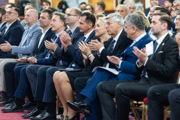 Danas je u Kristalnoj dvorani hotela Westin u Zagrebu predstavljena knjiga Medicinska genetika u kliničkoj praksi, jedno od najopsežnijih djela iz područja biomedicine objavljeno u Hrvatskoj od njezine samostalnosti. Pred vi&scaron;e od 450 uzvanika, među kojima su bili vodeći liječnici, znanstvenici, akademici, predstavnici zdravstvenih institucija i brojni autori, svečano je obilježen zavr&scaron;etak projekta koji je okupljao hrvatsku i međunarodnu stručnu zajednicu gotovo sedam godina.