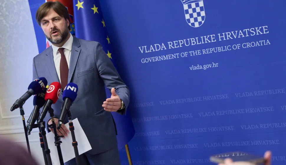 Zagreb, 02.06.2026. - Potpredsjednik Vlade i ministar financija Tomislav Ćorić dao je u utorak izjavu za medije u Plavom salonu Banskih dvora, u povodu izvje&scaron;ća Državnog zavoda za statistiku (DZS) o inflaciji.Na fotografiji ministar financija Tomislav Ćorić.foto HINA/ Edvard &Scaron;U&Scaron;AK