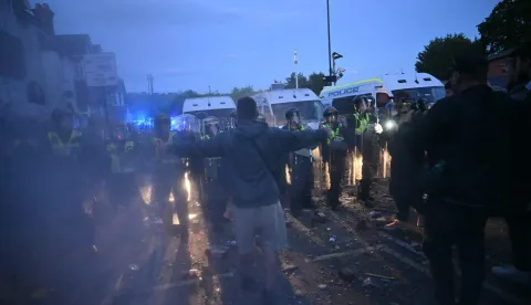 Protestors demonstrate with police officers near Portswood Police Station in Southampton, southern England, on June 2, 2026, during a protest held in reaction to the Police's handling of the detention of victim Henry Nowak, following the conviction of his murderer Vickrum Digwa. Body camera footage of dying student Henry Nowak, who was handcuffed by British police after being stabbed by Sikh man Vickrum Digwa, and falsely accused of racially abusing his murderer sparked outrage Tuesday. (Photo by JUSTIN TALLIS/AFP)