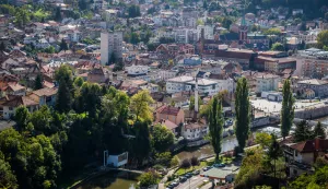 08.10.2024., Sarajevo - Jesenski ugodjaj na Zutoj Tabiji s koje se pruza pogled na Sarajevo. Photo: Zvonimir Barisin/PIXSELL