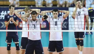 Kvalifikacije za SP: Hrvatski odbojka&scaron;i se oprostili porazomZagreb, 28.5.2017.- Hrvatski odbojka&scaron;i u posljednjem su nastupu na zagrebačkom turniru kvalifikacija za SP 2018. doživjeli četvrti poraz, a bolji od njih bili su reprezentativci Srbije sa 3-0 (25-23, 25-16, 25-21). Na slici Sandro Dukić i Petar Visić. foto HINA/ Lana SLIVAR DOMINIĆ/ ua