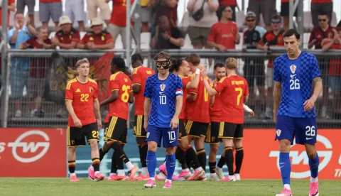 Rijeka, 02.06.2026 - Prijateljska nogometna utakmica Hrvatska - Belgija na stadionu Rujevica u Rijeci. Na slici Luka Modrić i Petar Musa ispred belgijskih igrača koji slave postignuti zgoditak.foto HINA/ Damir SENČAR/ ds